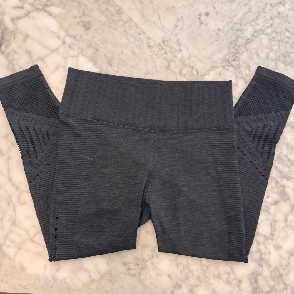 Women's Black High-Waisted Leggings Size M But Sized Small 29" Waist - Picture 3 of 6